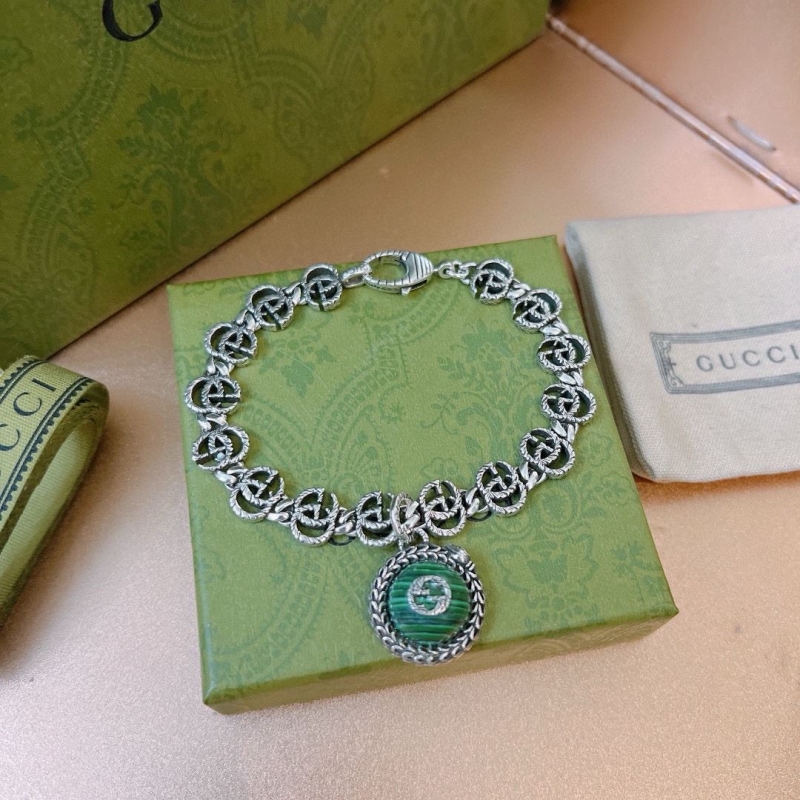 G*u*i bracelets